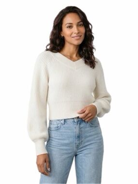 Happily Grey Women's Sweater Size M Cream V-Neck Cropped Fuzzy Knit Pullover